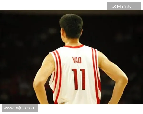 姚明在对阵老鹰的比赛中展现统治力带领球队取得辉煌胜利