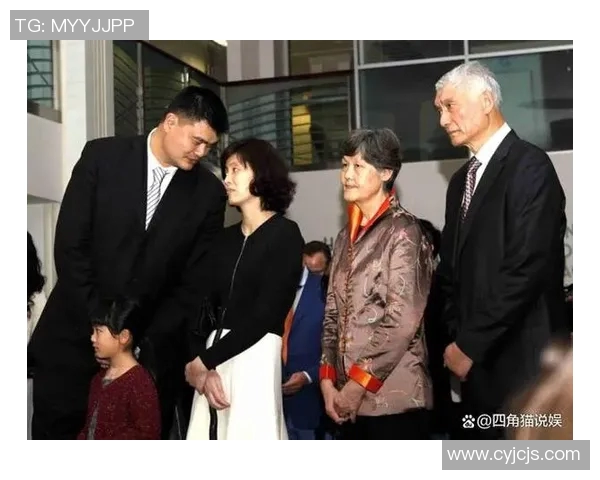 姚明夫妇甜蜜合照展现幸福生活瞬间引发网友热议 姚明夫妇甜蜜合照展现幸福生活瞬间引发网友热议