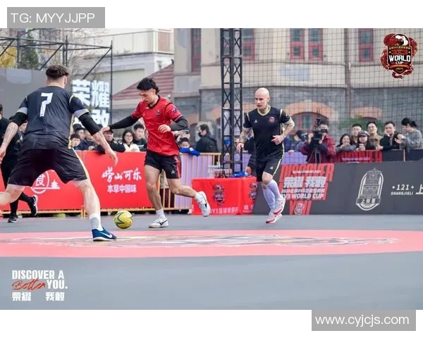 足球明星齐聚传递火炬展现团结精神与激情时刻的精彩视频